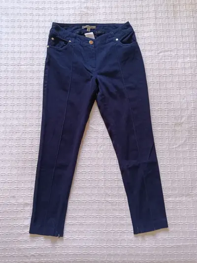 Conjunto de blusa beige y pantalón azul para mujer - miniatura 4