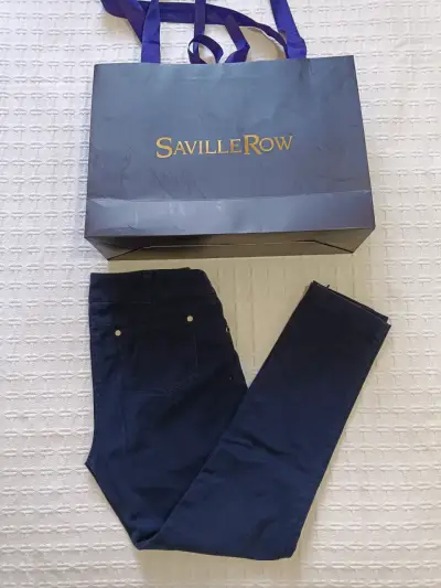 Conjunto de blusa beige y pantalón azul para mujer - miniatura 6