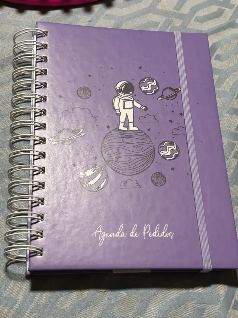 Agenda de pedidos con diseño de astronauta - 1