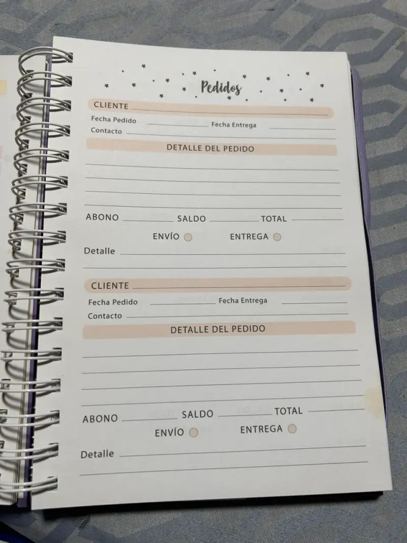 Agenda de pedidos con diseño de astronauta - 3