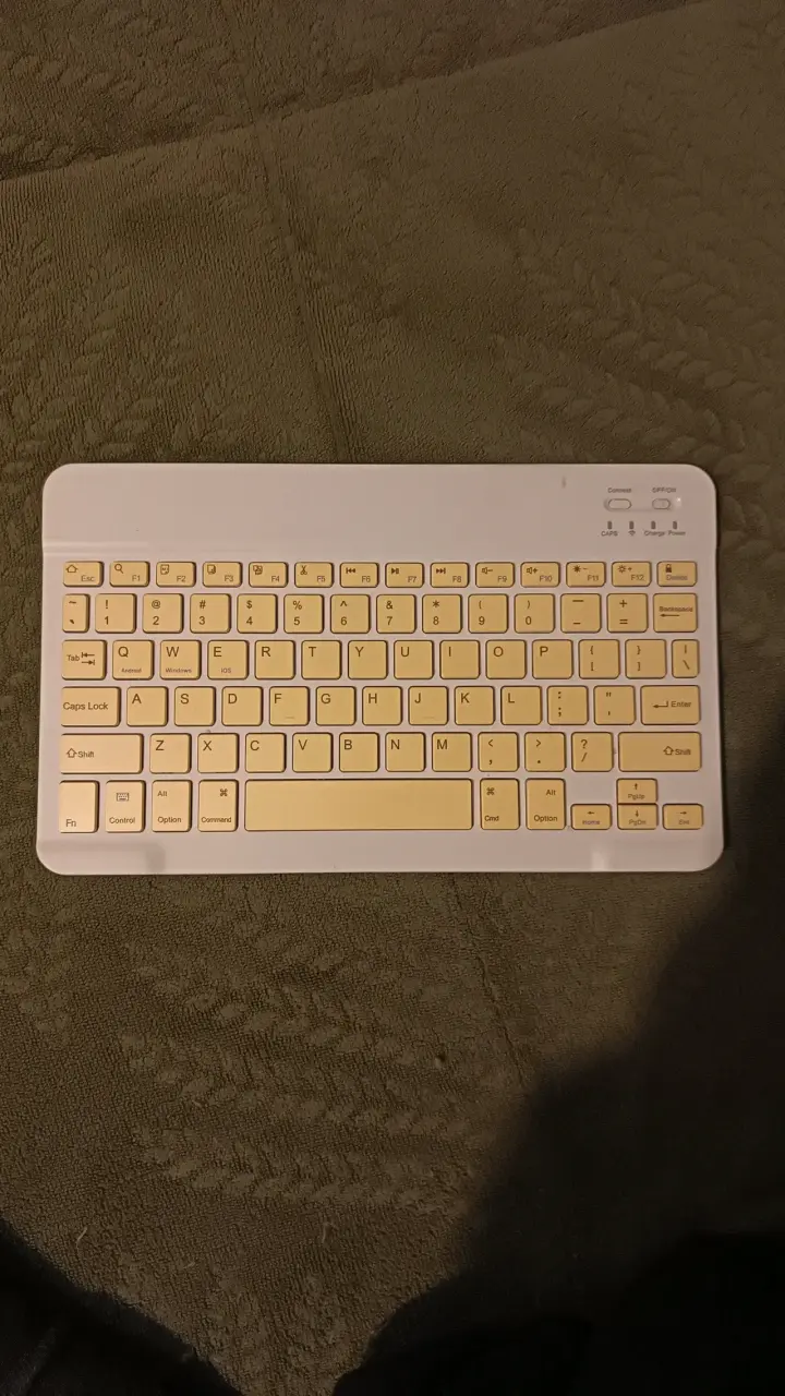 Teclado inalámbrico compacto amarillo y blanco - 1