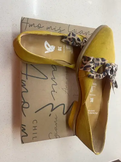 Zapatos amarillos de gamuza con lazo animal print - miniatura 2