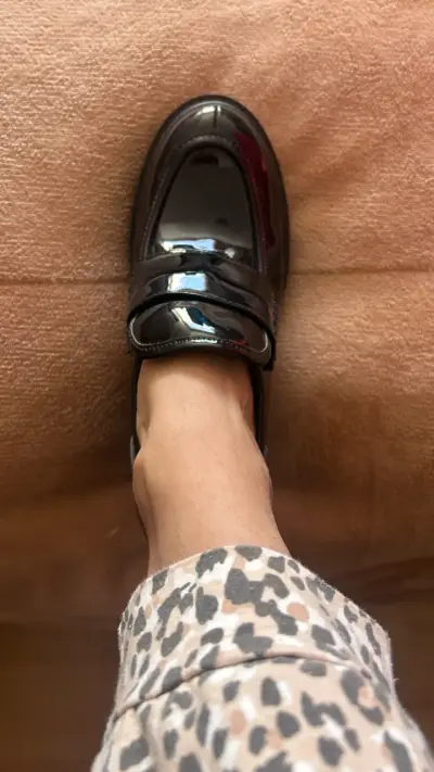 Zapatos de charol negros para mujer - miniatura 1
