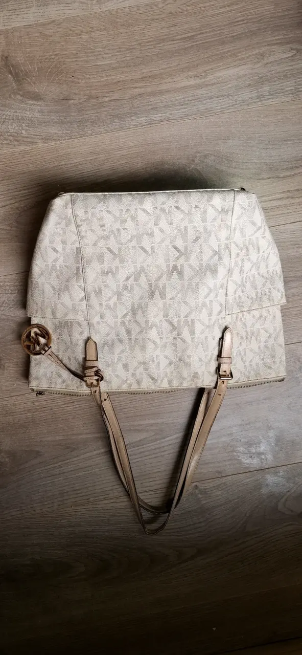 Bolso de mano beige con diseño elegante - 1