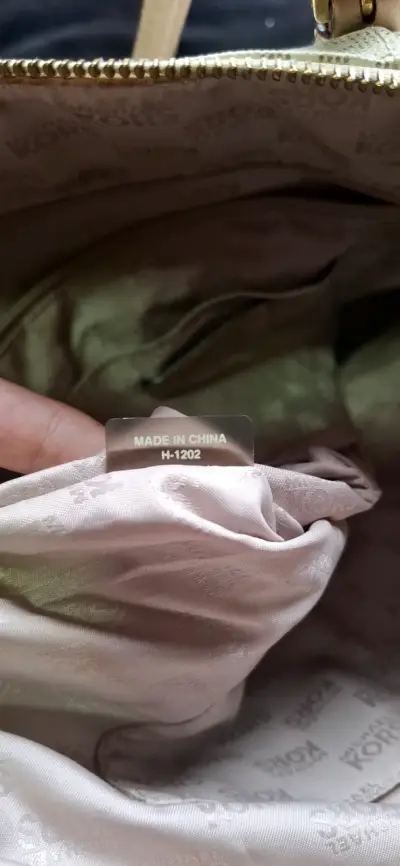 Bolso de mano beige con diseño elegante - miniatura 5