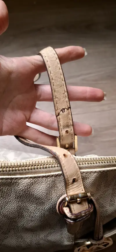 Bolso de mano beige con diseño elegante - miniatura 6