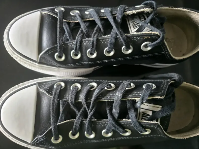 Zapatillas negras converse de cuero - 3