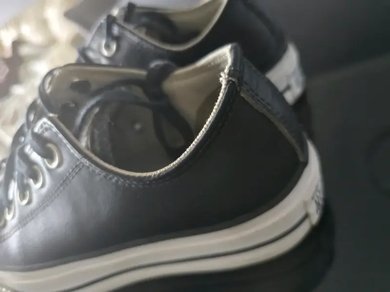 Zapatillas negras converse de cuero - 4