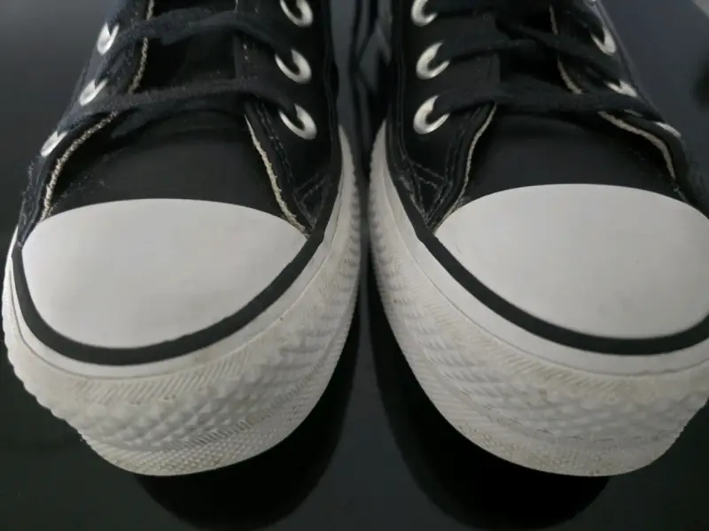 Zapatillas negras converse de cuero - 5