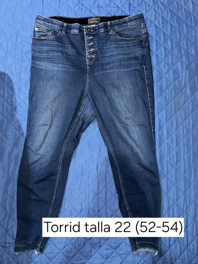 Jeans azul oscuro Torrid talla 22