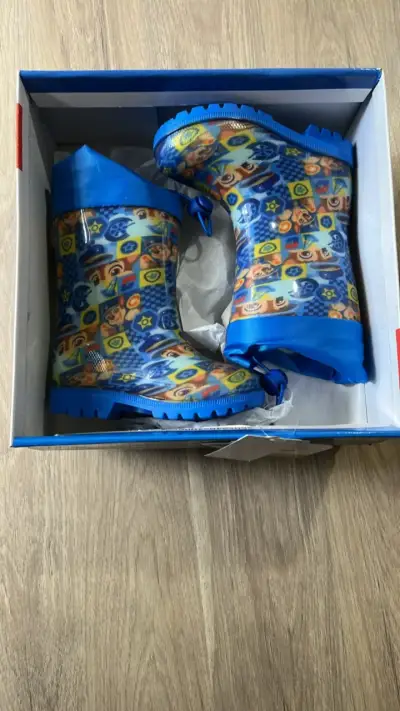 Botas de lluvia infantiles con diseño animado - miniatura 1