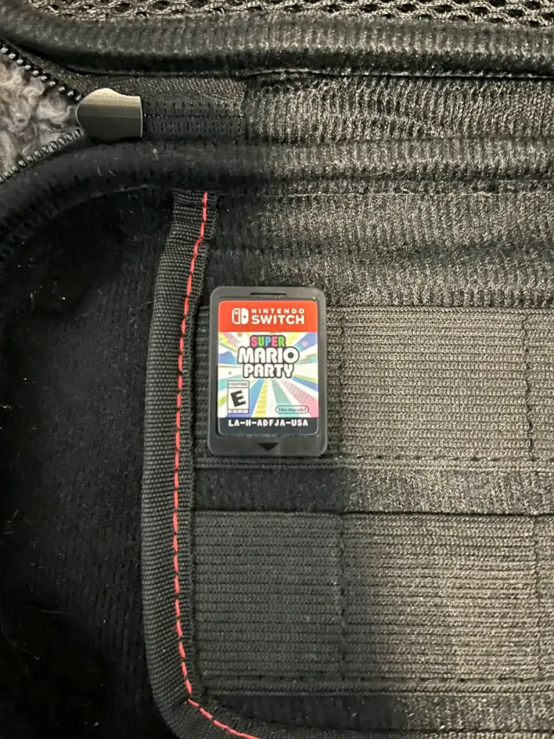 Nintendo Switch con accesorios y funda Pikachu - 5