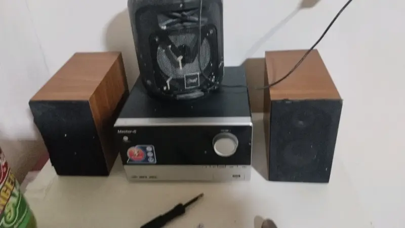 Sistema de sonido Master-G con parlantes de madera