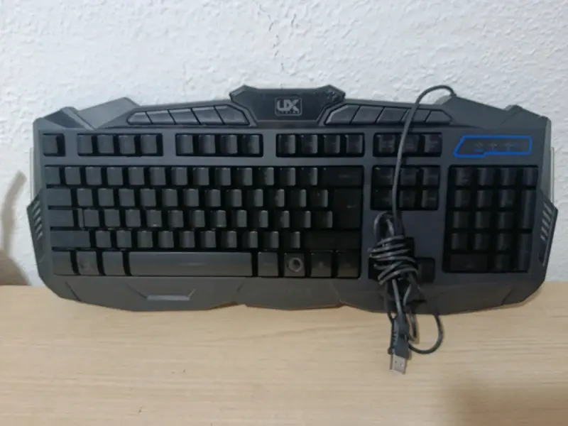 Teclado gamer USB retroiluminado - 1