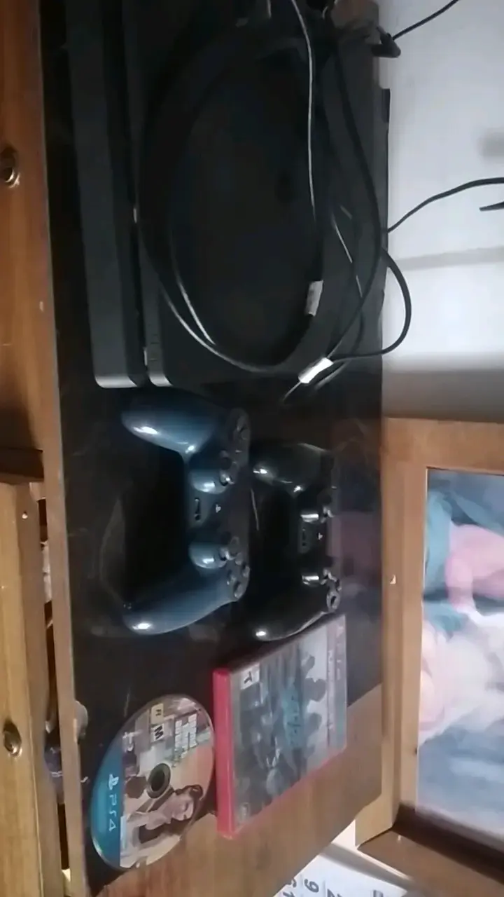 PS4 Slim 1tb + Mandos Originales + GTA V y NFS - 4