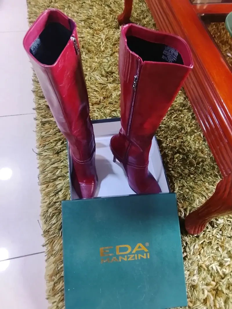 Botas largas de cuero Eda Manzini rojas