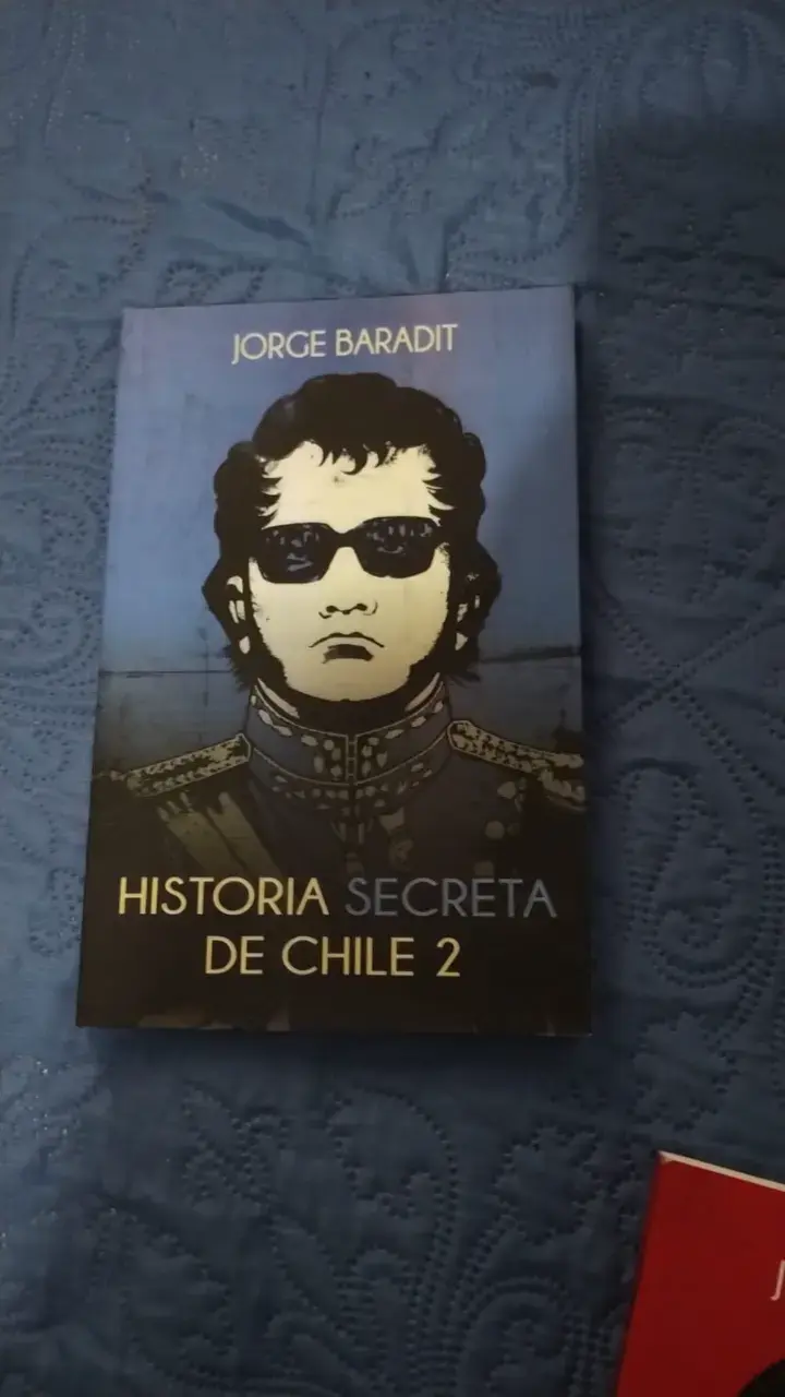 Colección de libros 'Historia Secreta de Chile' de Jorge Baradit - 2