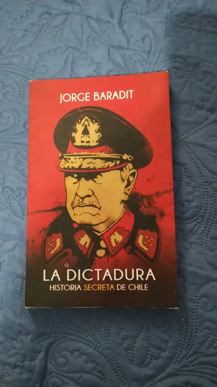 Colección de libros 'Historia Secreta de Chile' de Jorge Baradit - 3