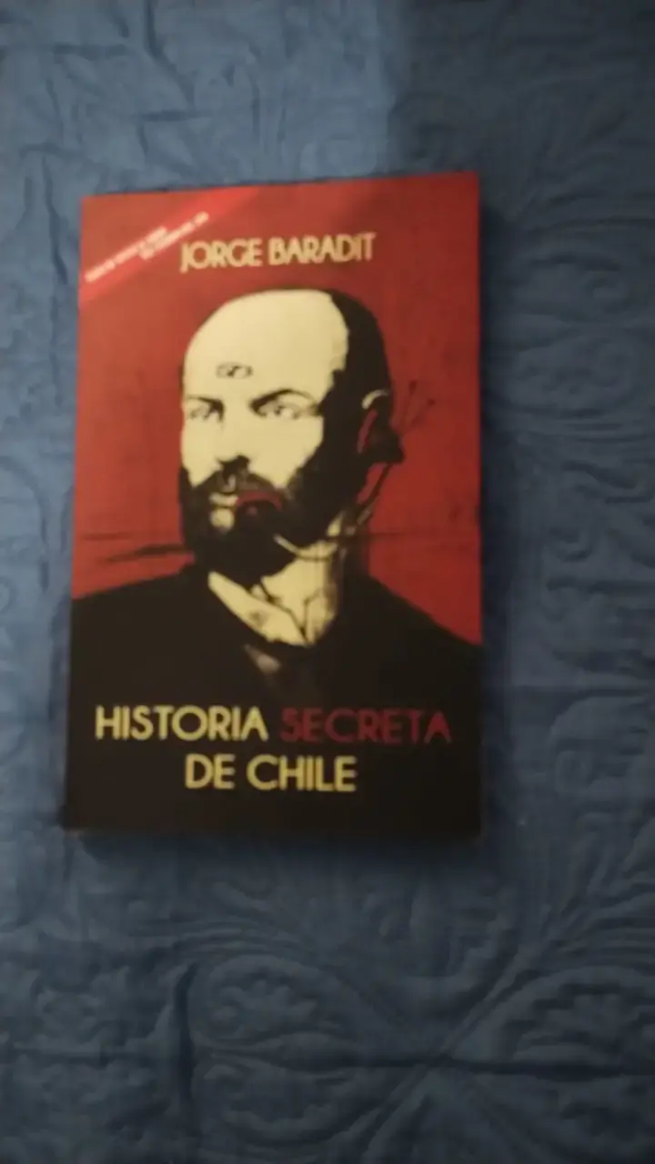 Colección de libros 'Historia Secreta de Chile' de Jorge Baradit - 4