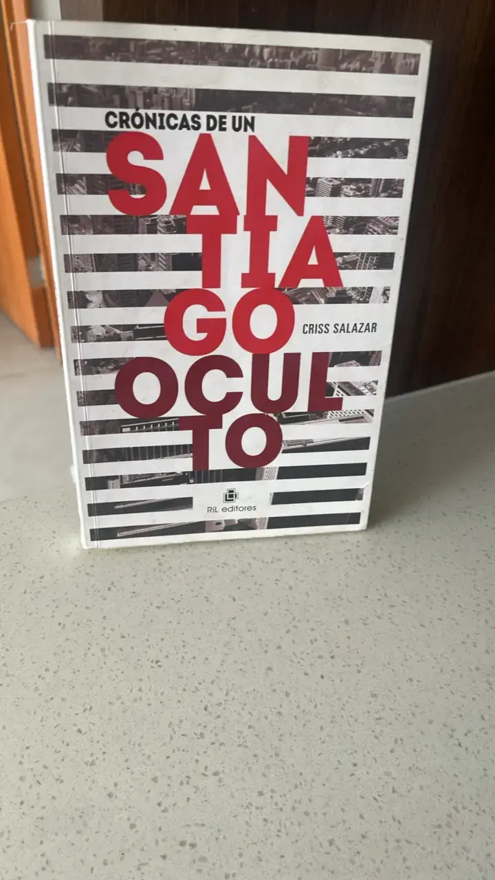 Libro Crónicas de un Santiago Oculto de Criss Salazar