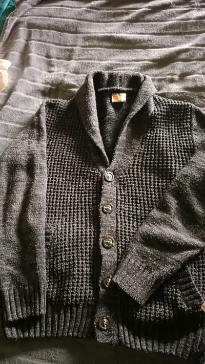 Cárdigan de punto grueso gris oscuro para hombre - miniatura 1