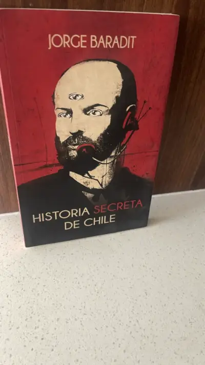 Libro 'Historia Secreta de Chile' de Jorge Baradit - miniatura 1
