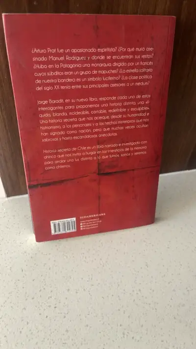 Libro 'Historia Secreta de Chile' de Jorge Baradit - miniatura 2