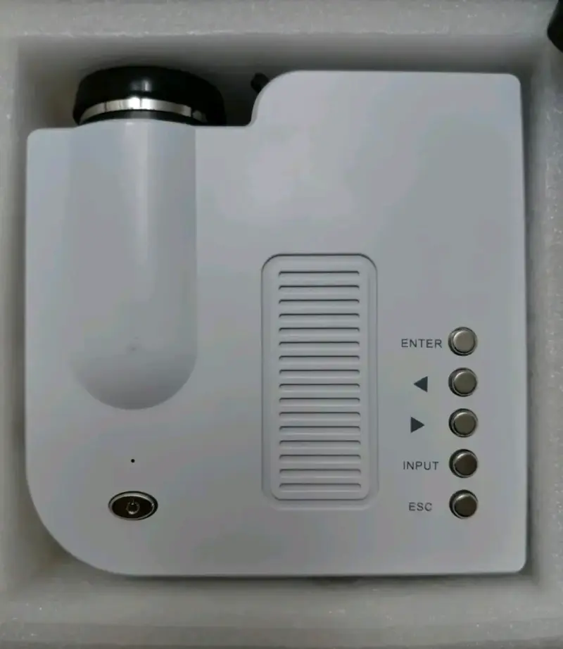 Proyector LED para entretenimiento con entrada AV, USB y SD - 5