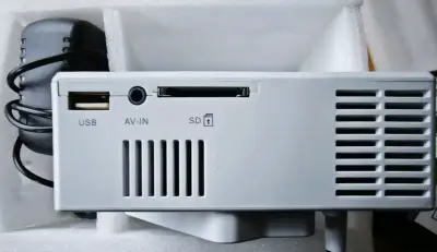 Proyector LED para entretenimiento con entrada AV, USB y SD - miniatura 6