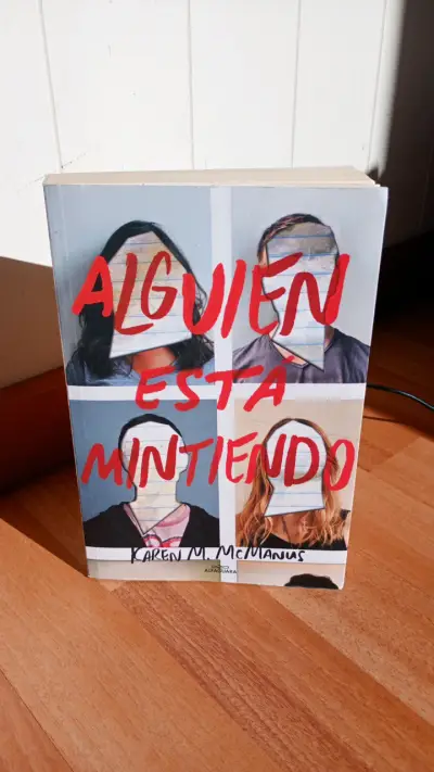 Libro 'Alguien Está Mintiendo' de Karen M. McManus - miniatura 1