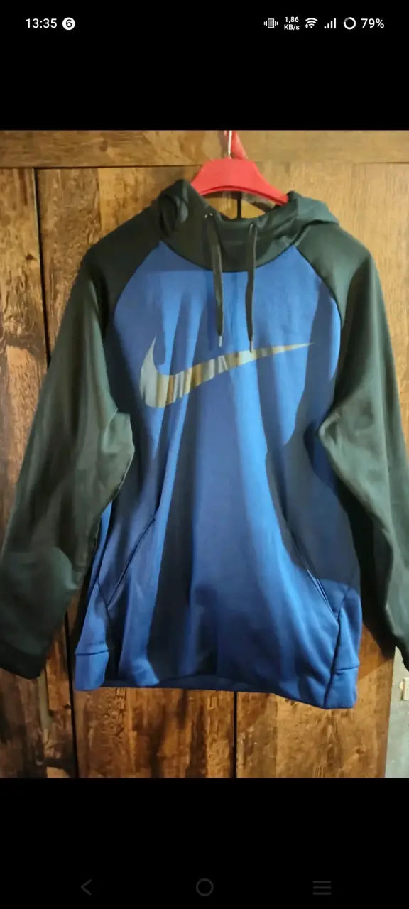 Polerón Nike azul con capucha y otros modelos .. - 1