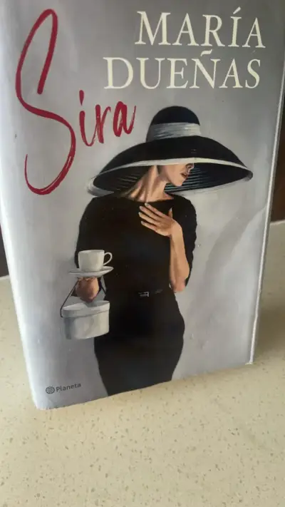 Libro 'Sira' de María Dueñas en buen estado - miniatura 1