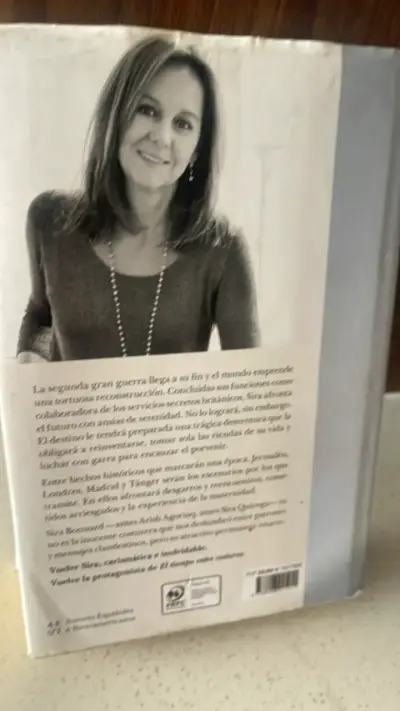 Libro 'Sira' de María Dueñas en buen estado - miniatura 2