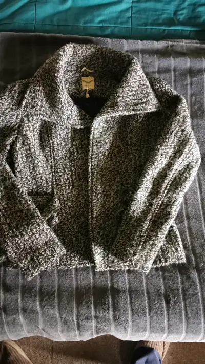 Cárdigan de punto grueso gris oscuro para hombre - miniatura 1