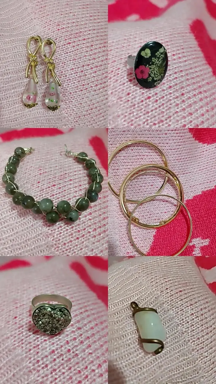 Conjunto de joyas variadas con piedras y aros dorados