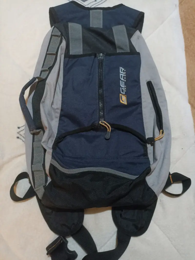 Mochila de hidratación Gear Pro Sport azul y gris - 1