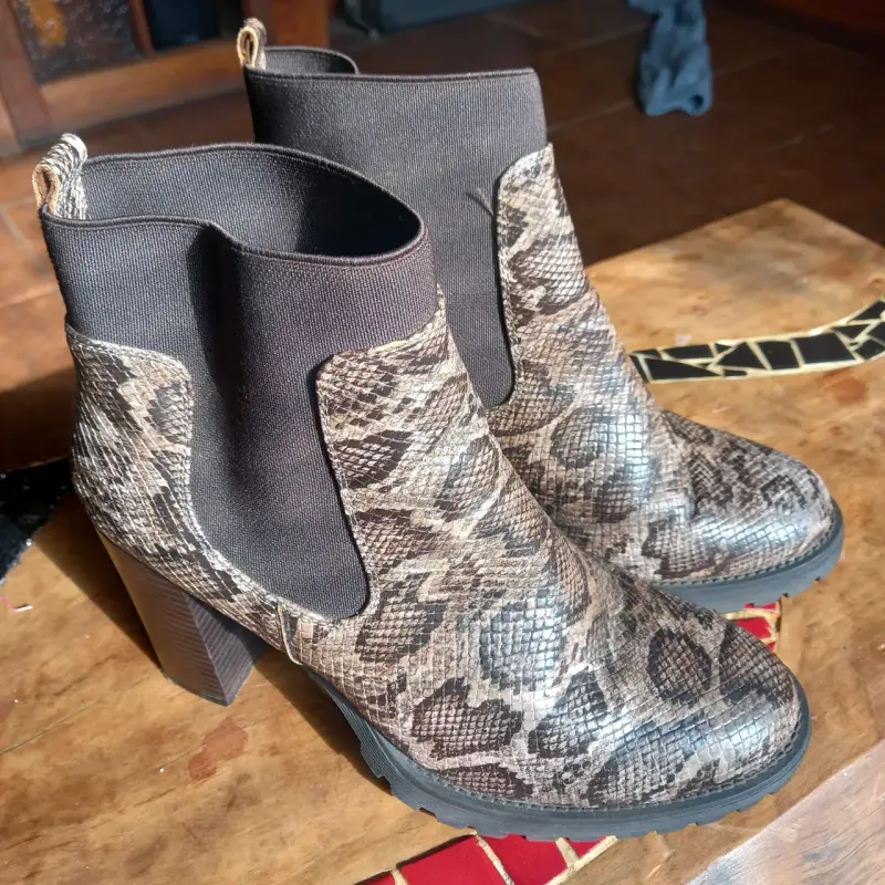 Botines de mujer con diseño de serpiente - 2