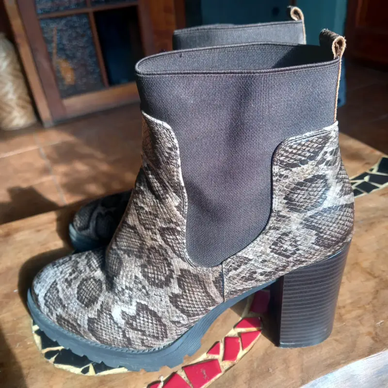 Botines de mujer con diseño de serpiente - 4