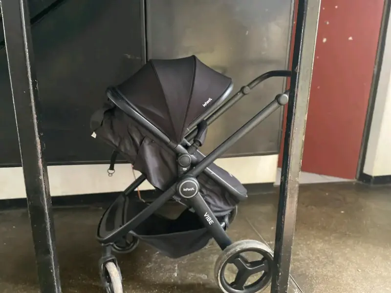 Coche de bebé Infanti negro plegable - 2
