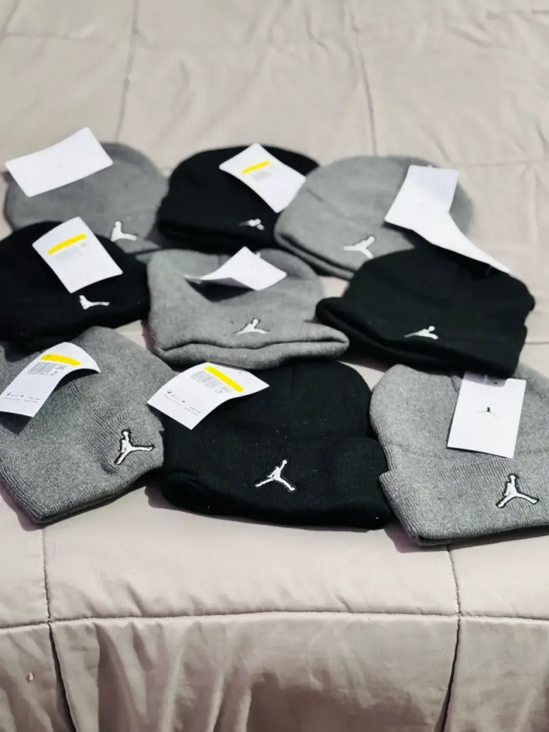 Gorros de lana estilo Jordan en negro y gris - 2