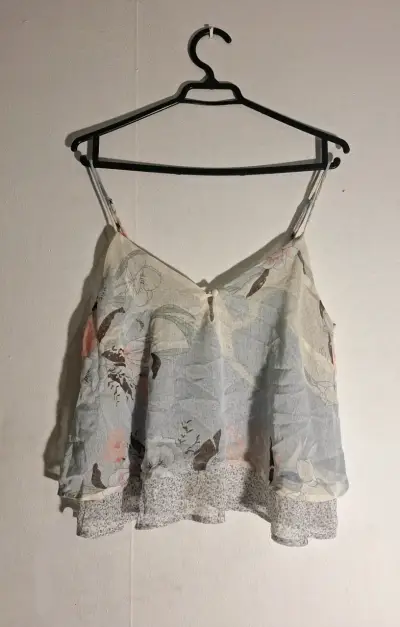 Blusa de tirantes con estampado floral - miniatura 1