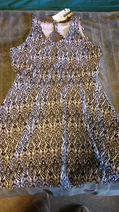 Vestido sin mangas estampado geométrico - miniatura 1