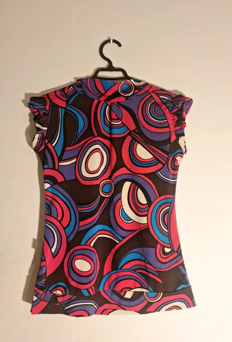 Blusa estampada multicolor con volantes - 1