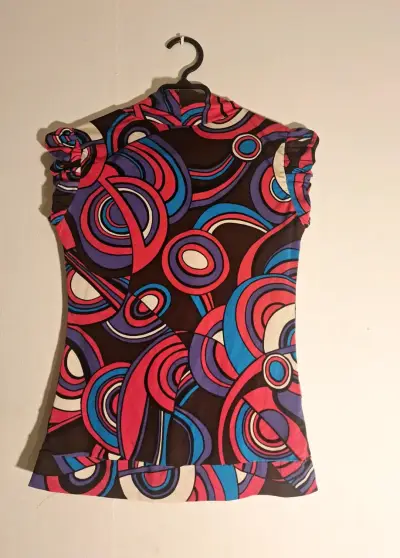 Blusa estampada multicolor con volantes - miniatura 2