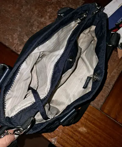 Bolso Kipling azul marino con correa ajustable - miniatura 5