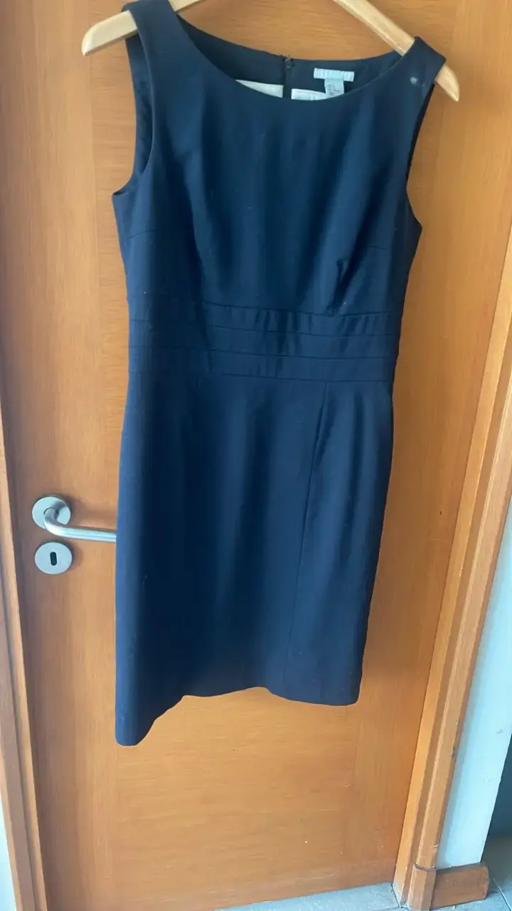 Vestido negro elegante sin mangas - 1