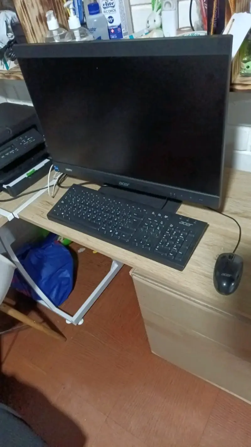 Computador de escritorio Acer con monitor Z4880G