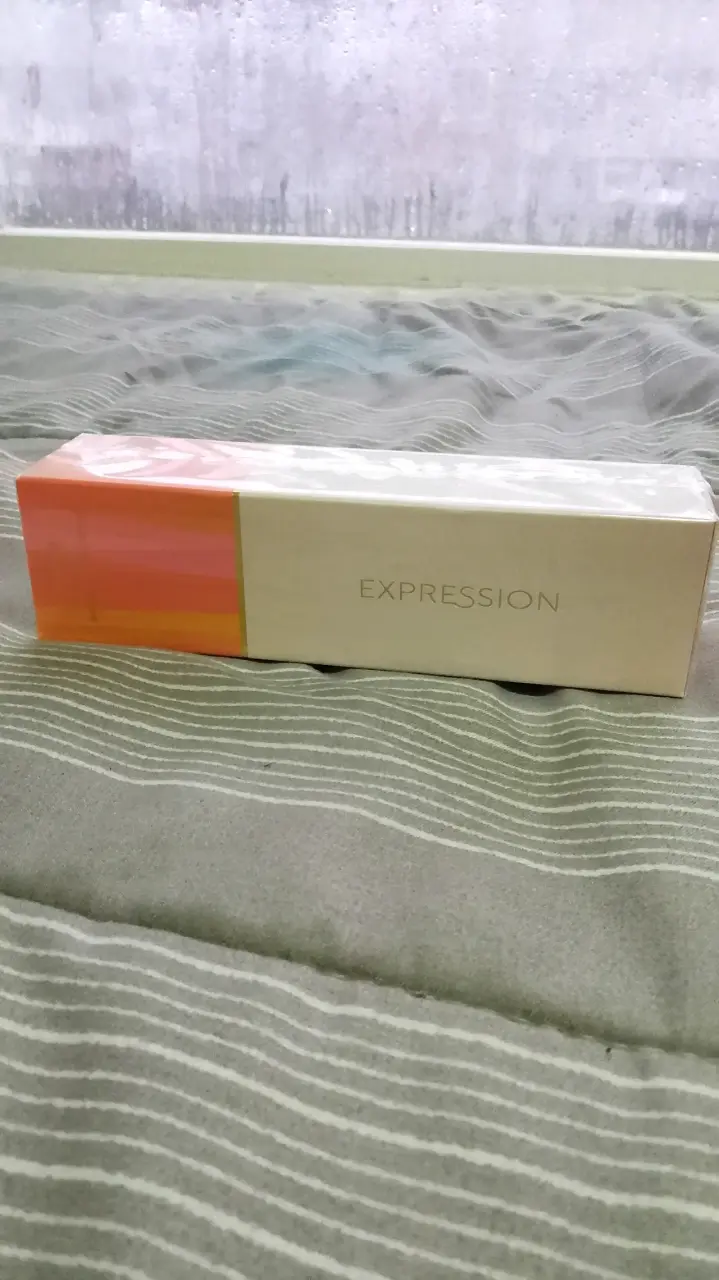 Perfume Expression para mujer en caja sellada