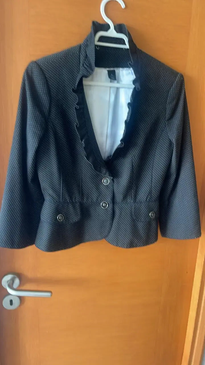 Blazer negro elegante para mujer