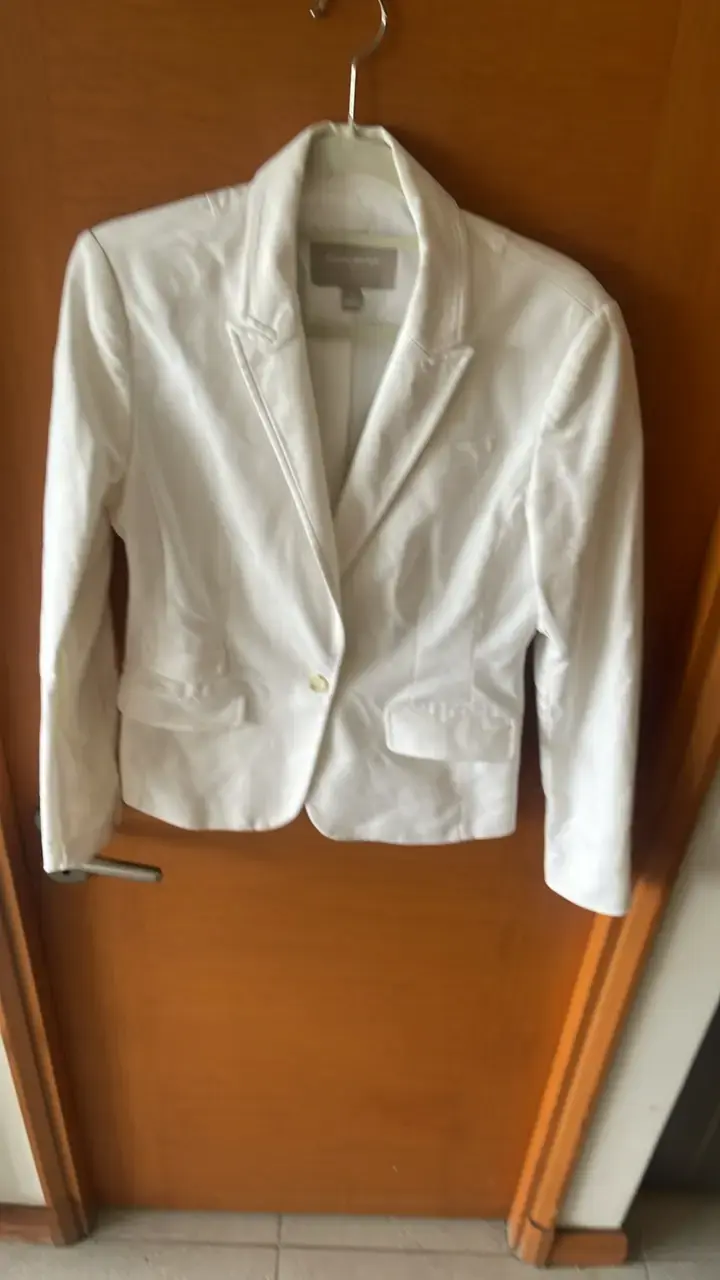 Blazer blanco elegante para mujer